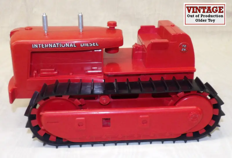 #1950Pm 1/25 International Td-24 Crawler, Plastic - No Box, As Is 1