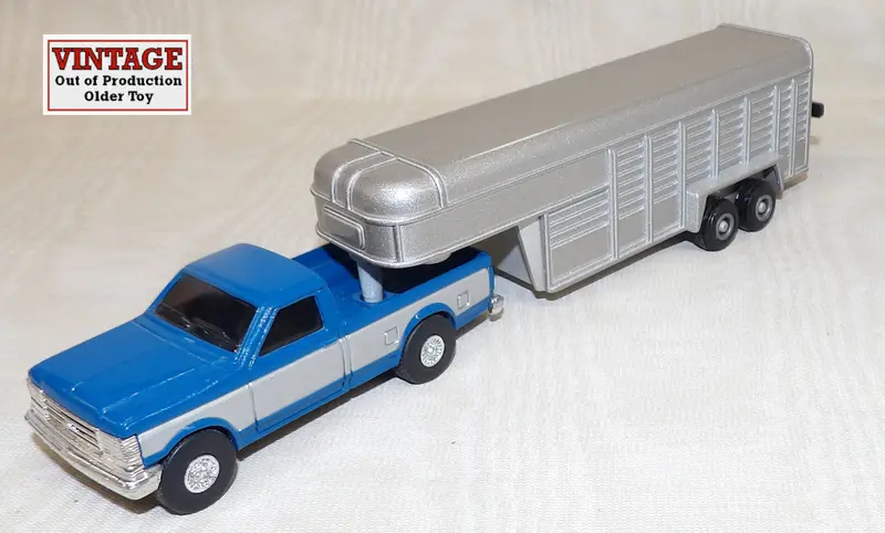 #311Ep 1/64 Blue & Silver Ford F-250 Pickup With Silver Livestock Trailer - No Package, As Is 1