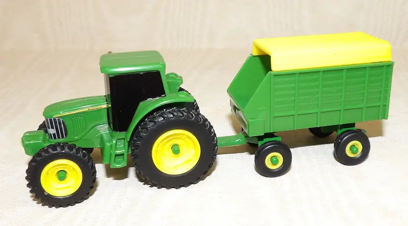 #37661 Mini John Deere Tractor With Forage Wagon 1
