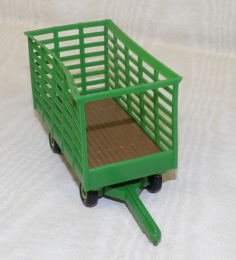 #454393 1/64 John Deere Bale Throw Wagon - No Package 1