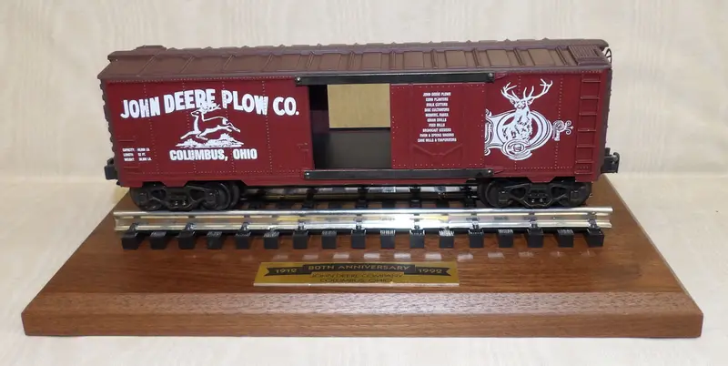 #566Kl 1/48 John Deere Plow Co. Rail Car With Base 1