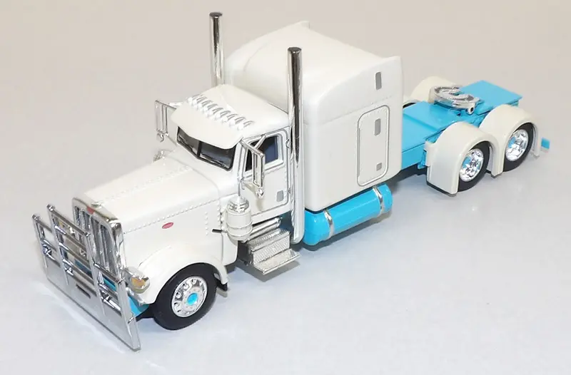 #622071 1/64 Capitola Trucking Peterbilt Model 389 With 63" Mid-Roof Sleeper - No Package 1