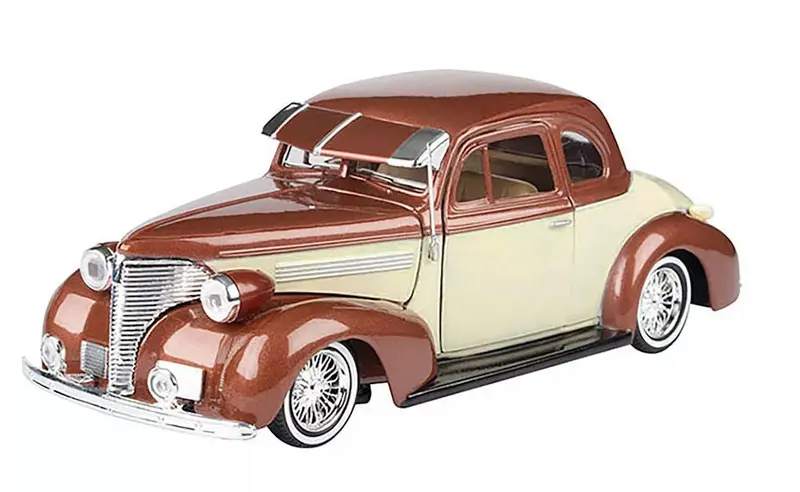 #79028Bg 1/24 Get Low Two-Tone Beige 1939 Chevrolet Coupe Low Rider 1