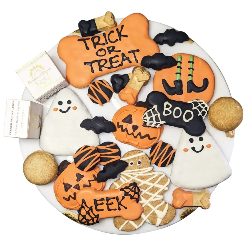 Bonne Et Filou Halloween Themed Dog Treats Gift Box 1