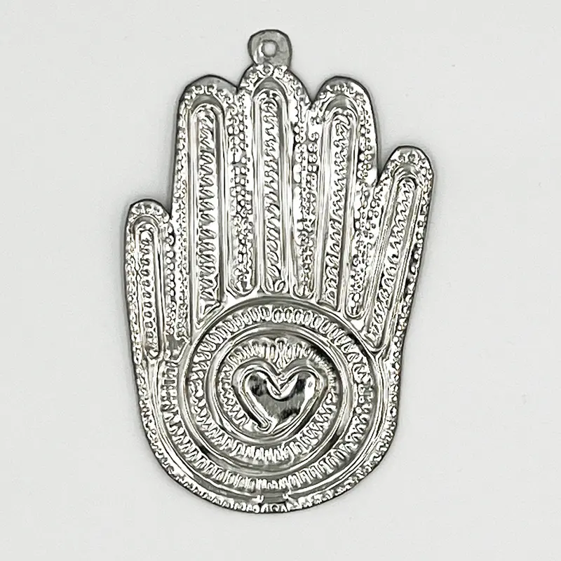 Mano Y Corazon Tin Ornament 1